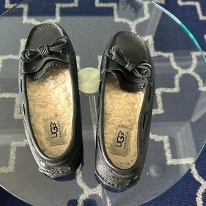 Ugg black loafers with scratch at the bottom